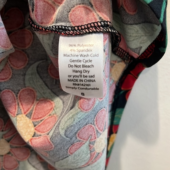 Lularoe Randy baseball tee shirt red floral nwt - Picture 5 of 6